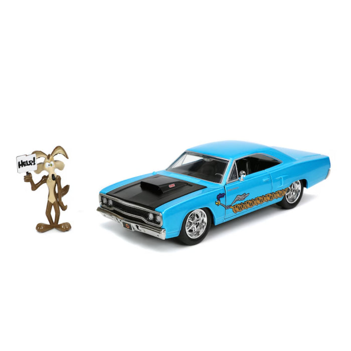 Set Looney Tunes Road Runner Masinuta Metalica  1970 Plymouth Scara 1:24 si Figurina Wile E Coyote