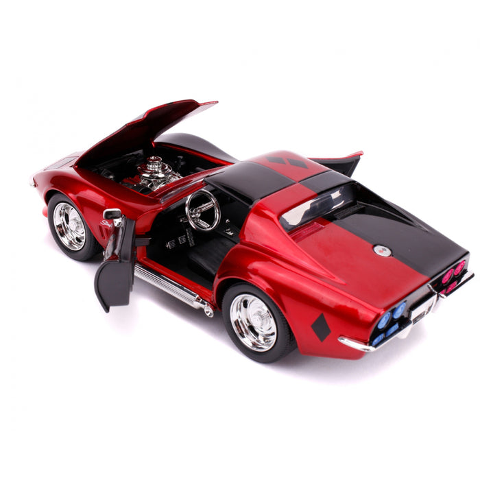 Set Masinuta din Metal Harley Quinn 1969 Chevy Corvette Scara 1:24