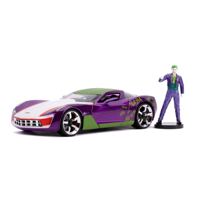 Set Masinuta Metalica Chevy Corvette Stingray 2009 si Figurina Joker Scara 1:24