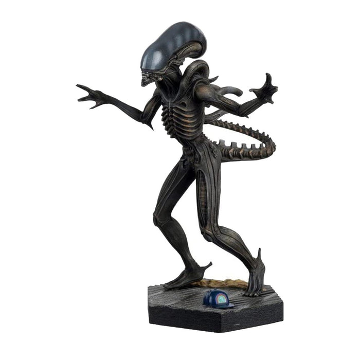 Figurina The Alien vs Predator Collection 1/16 Xenomorph Drone 15 cm - Red Goblin