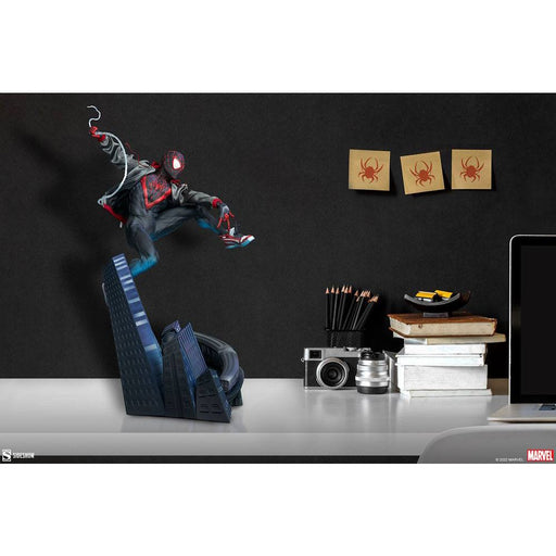 Precomanda Figurina Marvel Premium Format Miles Morales 60 cm - Red Goblin